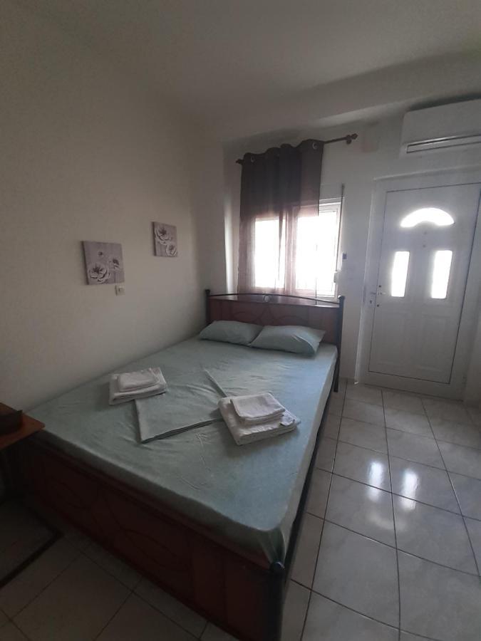 Yellow House Apartment Kalamata Ngoại thất bức ảnh